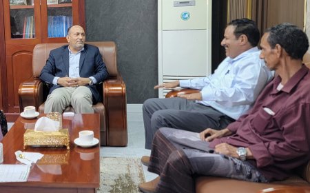 نائب وزير الصناعة يناقش مع مدير مكتب الصناعة في لحج تعزيز آلية العمل وتكثيف الحملات الرقابية