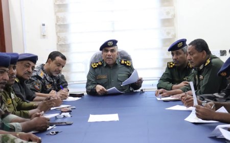 مدير الأمن والشرطة بساحل حضرموت يرأس اجتماعا موسعا لمناقشة الخطة الأمنية الرمضانية