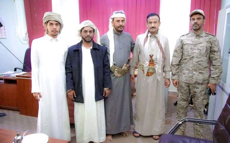 المحافظ بن الوزير يستقبل الشيخ باعوم بعد نجاح مشاركته في مهرجان حات بالمهرة