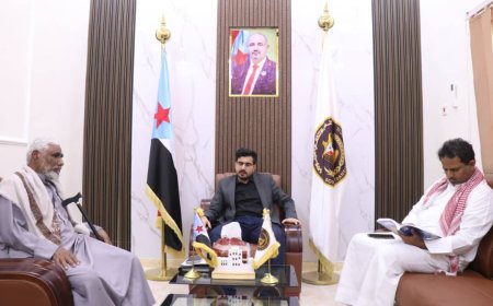 رئيس انتقالي المهرة يلتقي الباحث والأديب محمد سالم الحداد