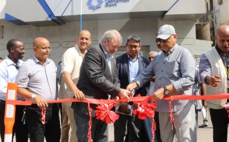 تدشين مشروع إعادة تأهيل خط توزيع مياه مديرية التواهي في عدن