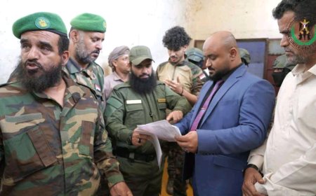 وكيل نيابة الأمن والبحث يتفقد مقر التوقيف والحجز في القيادة العامة لقوات الحزام الأمني