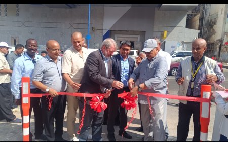 بكلفة (٨,٠٦٠٠٠)  الف دولار : نائب محافظ عدن يفتح مشروع إعادة تأهيل خط ضخ المياه لمديرية التواهي 