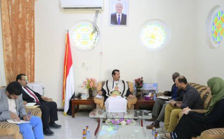 الوكيل مفتاح يناقش مع الصليب الأحمر والإعانة الإسلامية الوضع الإنساني بمأرب
