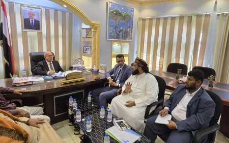 في إطار متابعة ملف إعمار المديرية.. مدير عام حصوين يلتقي وزير الإدارة المحلية بالعاصمة عدن