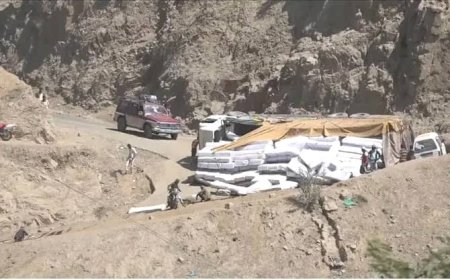 حادث مروري يؤدي إلى إغلاق طريق مهم بلحج