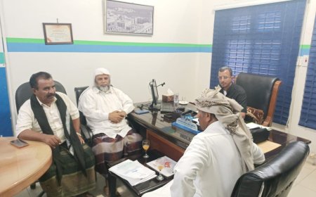 رئيس المجلس الأهلي ميفعة والشيخان بانجوة والديولي يلتقون بالمدير التنفيذي لمؤسسة حضرموت لمكافحة السرطان