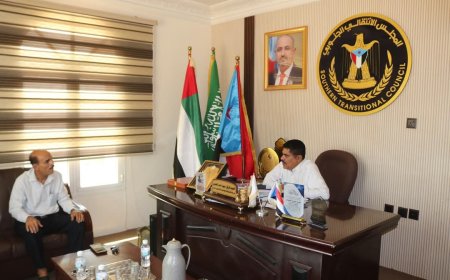 العميد المحمدي يلتقي رئيس تنفيذية منسقية انتقالي جامعة حضرموت