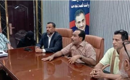 اجتماع للسلطة المحلية واللجان المجتمعية في مديرية خورمكسر لمناقشة قضايا مجتمعية والاستعداد لشهر رمضان