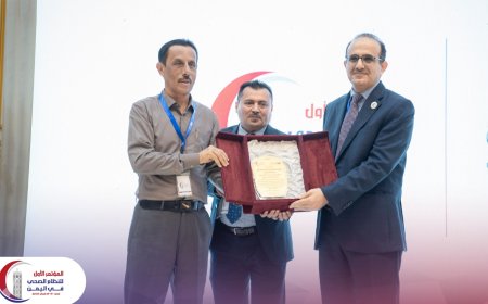 وزارة الصحة العامة والسكان تُكرم الدكتور العمودي كأفضل مدير مكتب صحة في المحافظات المحررة