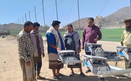 المدير العام لمديرية لودر يتفقد تنفيذ انارة ملعب الناصر عرفان  