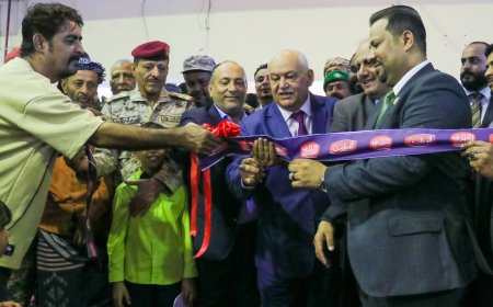 المؤسسة الاقتصادية تفتتح معرض الشهر الكريم الثالث في عدن لتوفير المواد الغذائية بأسعار مخفضة