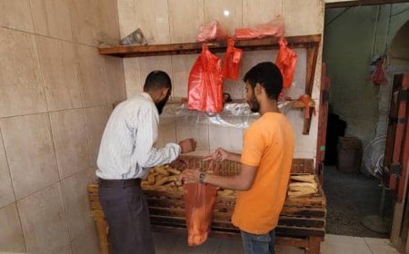 عدن.. مكتب الصناعة بصيرة يحيل 3 مخابز مخالفًة لوزن الروتي المحدد