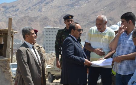 محافظ حضرموت يؤكد المُضي بعجلة التنمية ويُشيد بمستوى إنجاز المرحلة الثانية لمشروع خور المكلا
