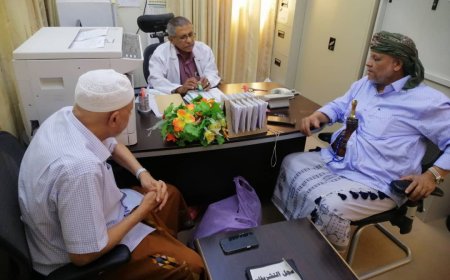 الشيخ خالد محسن العامري عاقل منطقة تاربة والشيخ حسن صالح بن قناص العامري يقومون بزيارة للمركز الصحي الإسعافي بتاربة