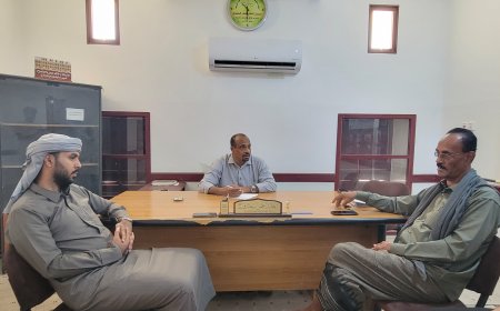 الأمين العام لمحلي شبام يناقش مع منسق منظمة صناع النهضة تنفيذ المرحلة الثانية من مشروع "من الغذاء إلى الصمود"