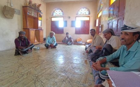 رئيس انتقالي أحور ومدير عام المديرية يؤدون واجب العزاء لقائد المقاومة الجنوبية ناصر الطامي في وفاة الفقيد يسلم الطامي