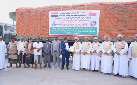 أمين محلي المهرة يستقبل المساعدات الغذائية الرمضانية العمانية "إفطار صائم" ويشيد بدعم السلطنة