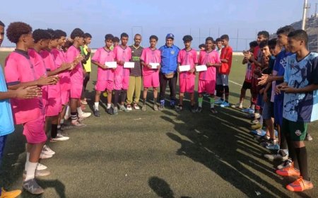 الجهاز الفني لبراعم التلال يكرم خمسة من اللاعبين تقديرًا لانضباطهم