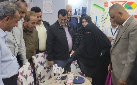 وكيل عدن "مبجر" ومدير عام المنصورة يدشنان ساعة العمل الإبداعي بمدارس ورياض رواد المستقبل الحديثة
