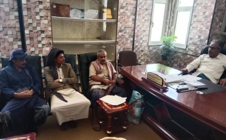 مدير عام عتق يجتمع بموظفي الواجبات الزكوية بالمديرية لمناقشة تحصيل الإيرادات الزكوية خلال العام الجاري