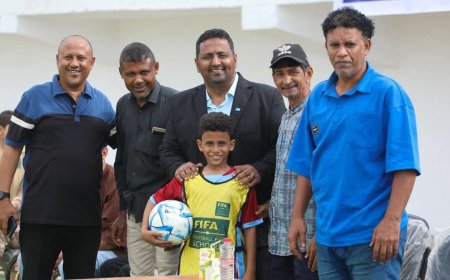بدء توزيع 30 الف كرة قدم لطلاب المدارس...اتحاد كرة القدم يبدأ برنامح الفيفا من عدن