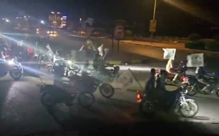 مسيرة ليلية في المكلا للتنديد بتردي الأوضاع الخدمية والمعيشية 