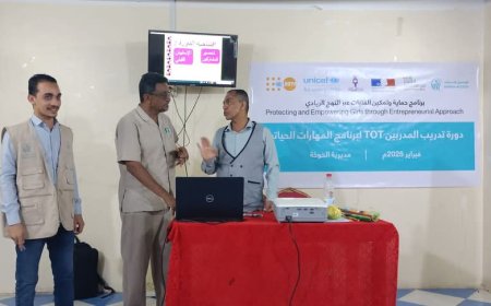 مدير تربية الحديدة يدشن دورة تدريب مدربين في المهارات الحياتية