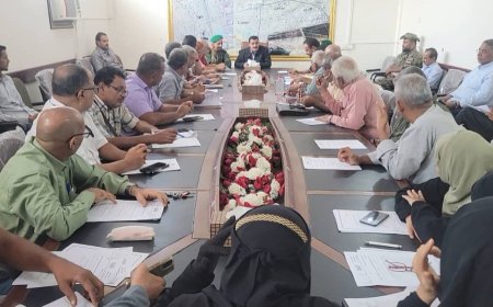 مدير عام المنصورة يحث مدراء المكاتب على مضاعفة الجهود لتحسين الخدمات المقدمة للمواطنين