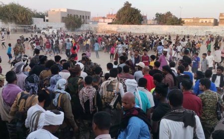 الشعب يحب حيدرة الشعب يحب الشنيني