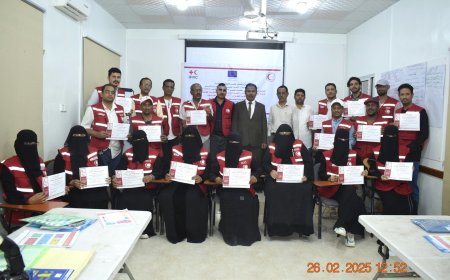 الوكيل العامري يشهد اختتام ورشة عمل حول التأهب والتقييم لتطوير التأهب للاستجابة الفعالة لفريق الاستجابة للطوارئ بجمعية الهلال الأحمر اليمني فرع حضرموت