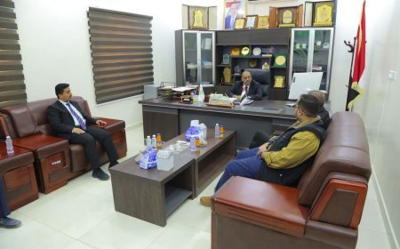 نائب رئيس جامعة المهرة لشؤون الطلاب يستقبل وفدًا من جامعة العلوم والتكنولوجيا