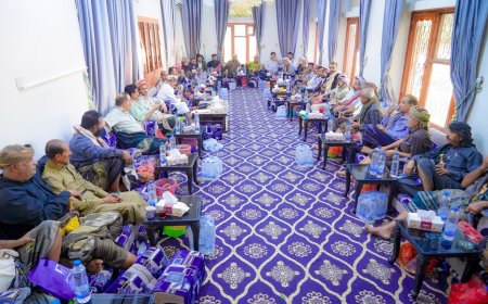 محافظ شبوة بن الوزير يرعى صلحًا قبليًا لمدة عام بين الإخوة آل فريد العوالق