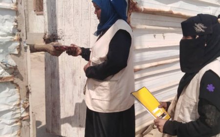 جمعية الأماني توزع تموراً للأسر الفقيرة في الكود بأبين