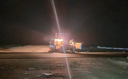 مدير عام صندوق النظافة والتحسين بأبين يشرف على ازاله وتصفية الخطوط الرئيسية من الكثبان الرملية