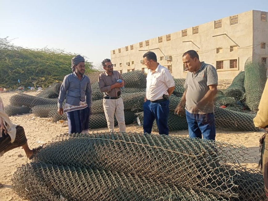 بتوجيهات المحافظ ابن الوزير.. الفريق الهندسي يحدد موقع ونوعية الدفاعات لحماية جلعة رضوم الساحلية من السيول والفيضانات