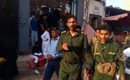 مدير أمن خنفر يشرف على تنظيم سوق جعار وتركيب كاميرات المحلات التجارية