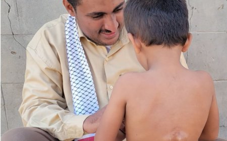 طفل يعاني من الإعاقة ويحتاج لإجراء عملية.. فمن يساعده لإخراجه من محنته ..؟!