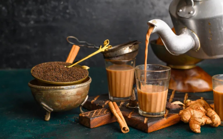 إضافة الحليب إلى المشروبات العشبية.. قيمة غذائية أم ضرر غير متوقع؟