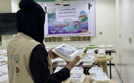 مطبخ الأيادي البيضاء ينطلق في موسمه الثالث لتوزيع 1000 وجبة إفطار يومياً في عدن