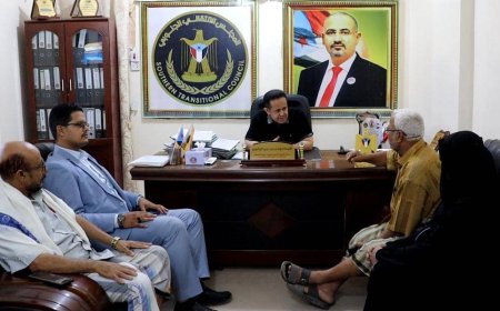 رئيس انتقالي لحج يطلع على مستوى الانضباط الوظيفي وجهود عمل الخدمة المدنية بالمحافظة