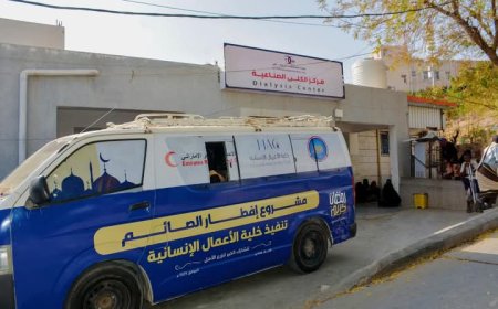 تعز.. خلية الأعمال الإنسانية تدشن مشروع إفطار الصائم للعام الخامس على التوالي وسط المدينة
