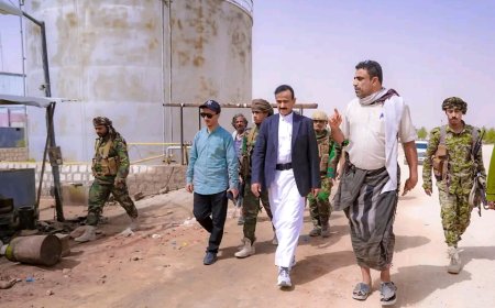 المحافظ بن الوزير يتفقد أوضاع مؤسسة كهرباء عتق ويوجّه بتحسين الخدمة خلال شهر رمضان
