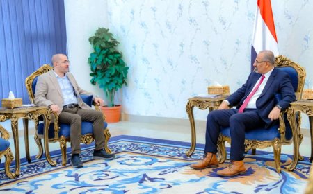الرئيس الزُبيدي يؤكد دعمه للجهود التطويرية لمؤسسة موانئ خليج عدن