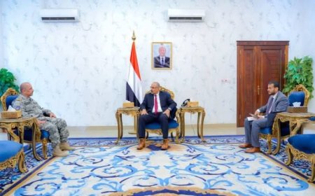 عدن: الرئيس الزُبيدي يؤكد أهمية رفع قدرات خفر السواحل وتعزيز الأمن البحري