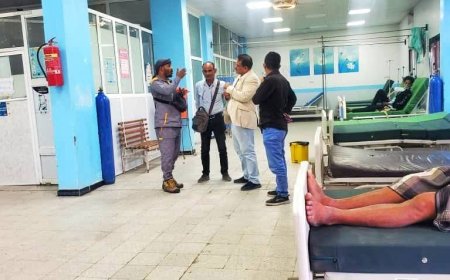 مدير مكتب الصحة بتعز يتفقد قسم الطوارئ في المستشفى الجمهوري ويشدد على الانضباط الوظيفي