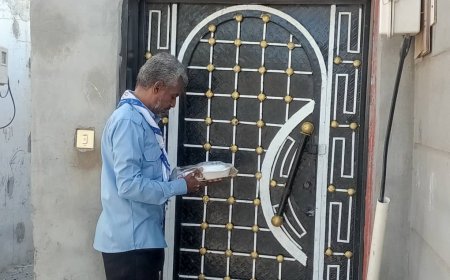 كشافة أبين توزع وجبة إفطار صائم بدعم من قوات درع الوطن بزنجبار