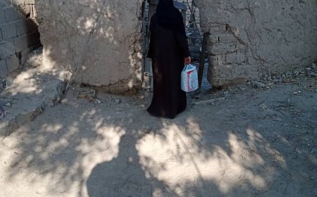 في بادرة إنسانية.. جمعية نهضة المسيمير تزور مسنة مقعدة على الفراش