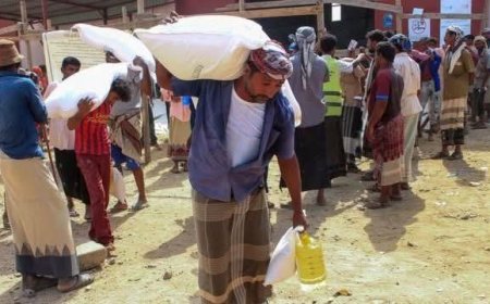 الحوثيون يمنعون المساعدات الرمضانية في الحديدة ويستغلون التجار والمطاعم
