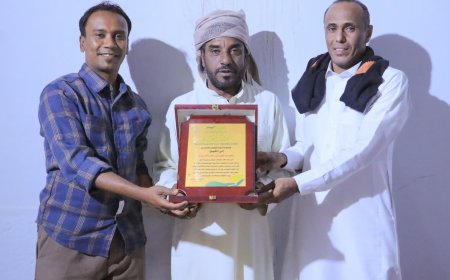 مؤسسة غيث تكرّم الشيخ سعيد كهمس العامري لجهوده في إنجاح المخيم الطبي المجاني